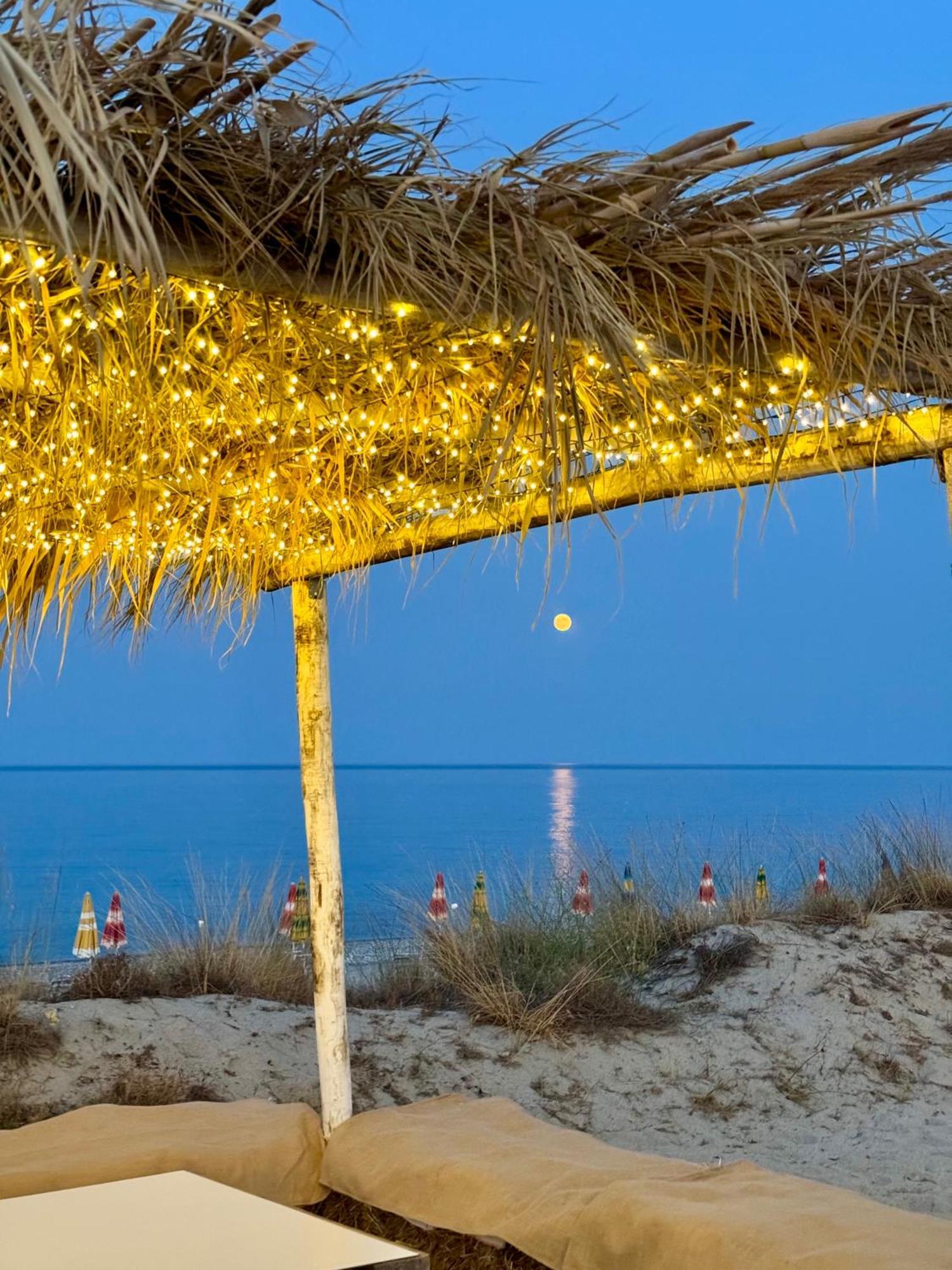 Villaggio Camping Poseidon - Bungalows & Rooms With Sea View In Nature Santa Caterina Dello Ionio Marina Екстериор снимка